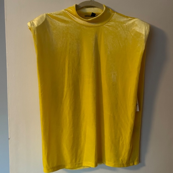 Yello short sleeve top - Picture 1 of 4